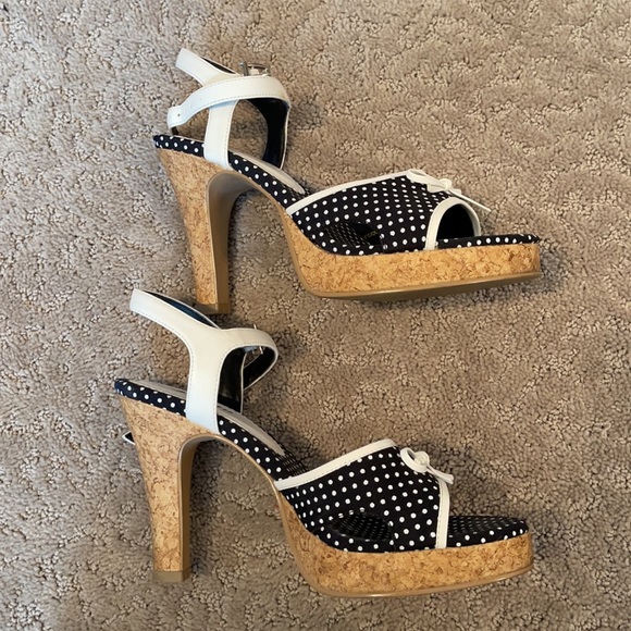 Black with white dot sandals size 8 - Picture 4 of 6